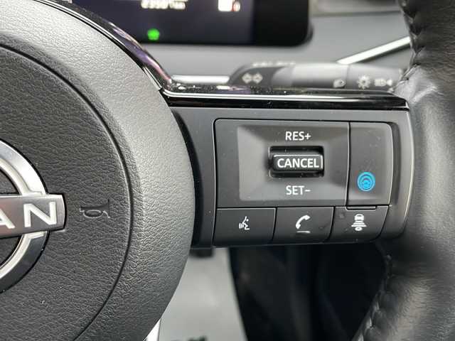 日産 ノート X FOUR 道北・旭川 2023(令5)年 2.4万km スーパーブラック 純正ナビ(BT/フルセグTV/HDMI)/アラウンドビューモニター/プロパイロット/エマージェンシーブレーキ/衝突軽減ブレーキ/横滑り防止/ハンドルヒーター/ETC/禁煙車/オートライト/スペアキー/スマートキー/クルーズコントロール/ウィンカーミラー/革巻きステアリング/取説/保証書/純正フロアマット
