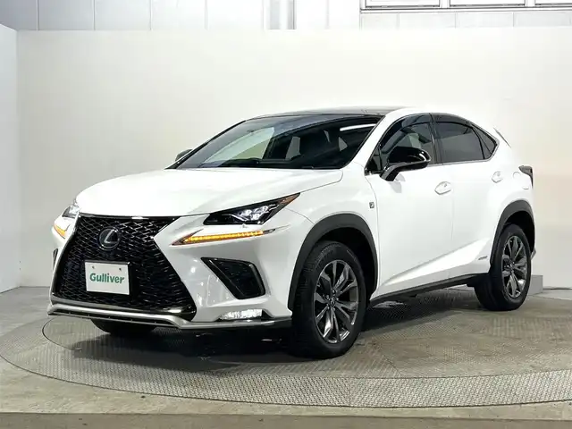 レクサス ＮＸ 300h Fスポーツ 大阪府 2018(平30)年 2.9万km ホワイトノーヴァガラスフレーク サンルーフ　黒革シート　純正９ｉｎｃナビＴＶ　３６０カメラ　三眼ＬＥＤ　パワーシート／ヒーター／エアコン　ステアリングヒーター　電動リアゲート　衝突軽減　レーダーＣ　クリアランスソナー　ＢＳＭ