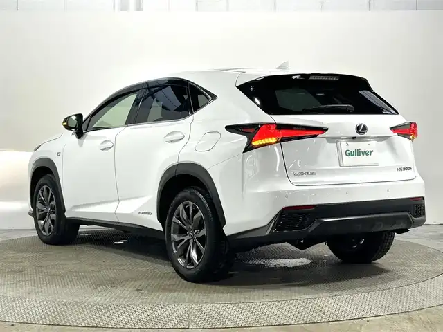 レクサス ＮＸ 300h Fスポーツ 大阪府 2018(平30)年 2.9万km ホワイトノーヴァガラスフレーク サンルーフ　黒革シート　純正９ｉｎｃナビＴＶ　３６０カメラ　三眼ＬＥＤ　パワーシート／ヒーター／エアコン　ステアリングヒーター　電動リアゲート　衝突軽減　レーダーＣ　クリアランスソナー　ＢＳＭ
