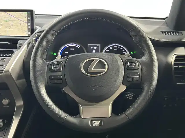 レクサス ＮＸ 300h Fスポーツ 大阪府 2018(平30)年 2.9万km ホワイトノーヴァガラスフレーク サンルーフ　黒革シート　純正９ｉｎｃナビＴＶ　３６０カメラ　三眼ＬＥＤ　パワーシート／ヒーター／エアコン　ステアリングヒーター　電動リアゲート　衝突軽減　レーダーＣ　クリアランスソナー　ＢＳＭ