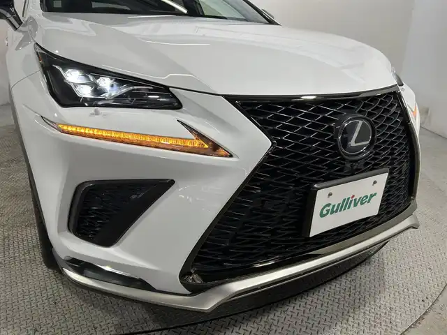 レクサス ＮＸ 300h Fスポーツ 大阪府 2018(平30)年 2.9万km ホワイトノーヴァガラスフレーク サンルーフ　黒革シート　純正９ｉｎｃナビＴＶ　３６０カメラ　三眼ＬＥＤ　パワーシート／ヒーター／エアコン　ステアリングヒーター　電動リアゲート　衝突軽減　レーダーＣ　クリアランスソナー　ＢＳＭ