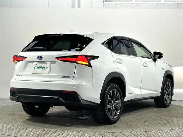レクサス ＮＸ 300h Fスポーツ 大阪府 2018(平30)年 2.9万km ホワイトノーヴァガラスフレーク サンルーフ　黒革シート　純正９ｉｎｃナビＴＶ　３６０カメラ　三眼ＬＥＤ　パワーシート／ヒーター／エアコン　ステアリングヒーター　電動リアゲート　衝突軽減　レーダーＣ　クリアランスソナー　ＢＳＭ