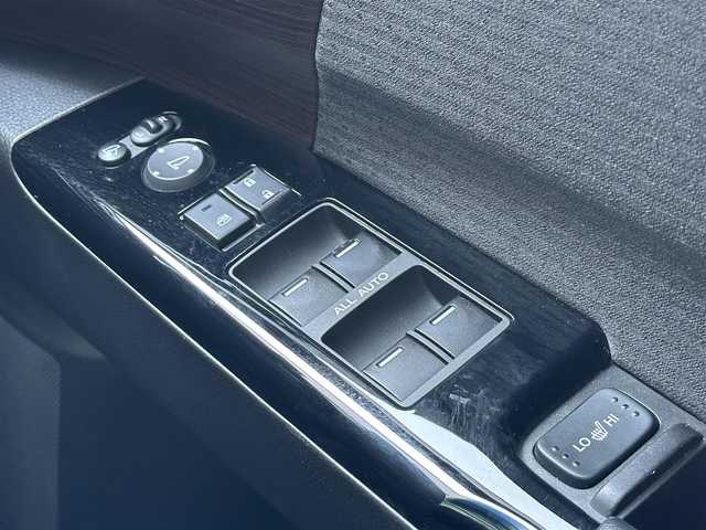 ホンダ オデッセイ ハイブリッド e:HEVアブソルート EX 島根県 2021(令3)年 7.8万km プレミアムスパークルブラックパール 純正10インチナビ/CD/DVD/DTV/Bluetooth/HDMI/USB/マルチビューカメラ /両側パワースライドドア/レーダークルーズコントロール/パワーシート/シートヒーター /ハーフレザー調シート/ステアリングスイッチ/ドライブレコーダー/ビルトインETC2.0/コーナーセンサー /BSM/パワーバックドア /スマートキー/プッシュスタート /純正フロアマット/ドアバイザー/純正アルミホイール