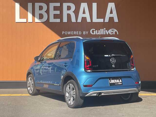 フォルクスワーゲン アップ！ クロスアップ！ 高知県 2018(平30)年 5.3万km 青Ｍ コスタアズールメタリック200台限定車/オールイン・セーフティ/シティエマージェンシーブレーキ/スタティックコーナリングライト/リヤビューカメラRearAssist/リヤパークディスタンスコントロール/オプティカルパーキングシステム/ブレーキアシスト/エマージェンシーストップシグナル/クルーズコントロール/前席シートヒーター/レインセンサー/VW純正インフォテイメントシステム/CompositionPhone/専用フロントバンパー/専用リヤバンパー/専用シルバールーフレール/ダークティンテッドガラス/専用ブラックサイドモールディング/純正16インチアルミホイール/専用ホイールハウスエクステンション/専用シルバードアミラー/専用ドアシルプレート/アレルゲン除去機能付きフレッシュエアフィルター/保証書/取説