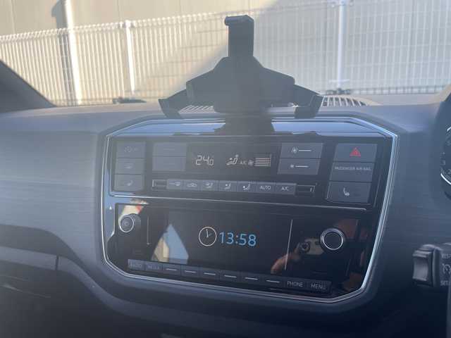 フォルクスワーゲン アップ！ クロスアップ！ 高知県 2018(平30)年 5.3万km 青Ｍ コスタアズールメタリック200台限定車/オールイン・セーフティ/シティエマージェンシーブレーキ/スタティックコーナリングライト/リヤビューカメラRearAssist/リヤパークディスタンスコントロール/オプティカルパーキングシステム/ブレーキアシスト/エマージェンシーストップシグナル/クルーズコントロール/前席シートヒーター/レインセンサー/VW純正インフォテイメントシステム/CompositionPhone/専用フロントバンパー/専用リヤバンパー/専用シルバールーフレール/ダークティンテッドガラス/専用ブラックサイドモールディング/純正16インチアルミホイール/専用ホイールハウスエクステンション/専用シルバードアミラー/専用ドアシルプレート/アレルゲン除去機能付きフレッシュエアフィルター/保証書/取説