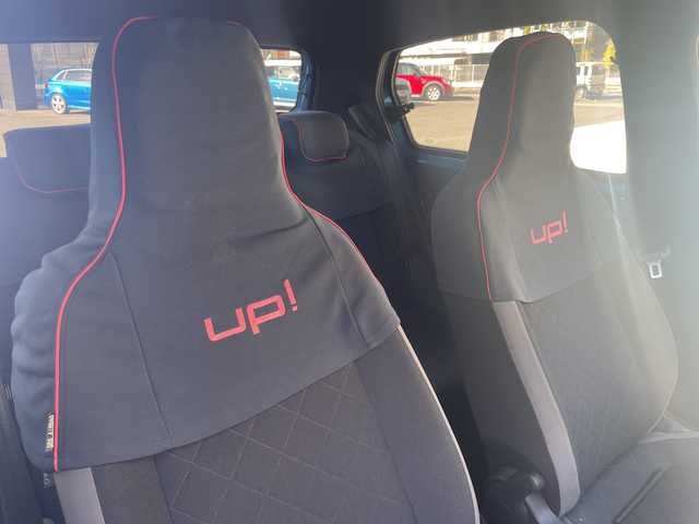 フォルクスワーゲン アップ！ クロスアップ！ 高知県 2018(平30)年 5.3万km 青Ｍ コスタアズールメタリック200台限定車/オールイン・セーフティ/シティエマージェンシーブレーキ/スタティックコーナリングライト/リヤビューカメラRearAssist/リヤパークディスタンスコントロール/オプティカルパーキングシステム/ブレーキアシスト/エマージェンシーストップシグナル/クルーズコントロール/前席シートヒーター/レインセンサー/VW純正インフォテイメントシステム/CompositionPhone/専用フロントバンパー/専用リヤバンパー/専用シルバールーフレール/ダークティンテッドガラス/専用ブラックサイドモールディング/純正16インチアルミホイール/専用ホイールハウスエクステンション/専用シルバードアミラー/専用ドアシルプレート/アレルゲン除去機能付きフレッシュエアフィルター/保証書/取説