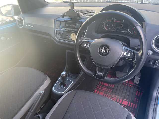 フォルクスワーゲン アップ！ クロスアップ！ 高知県 2018(平30)年 5.3万km 青Ｍ コスタアズールメタリック200台限定車/オールイン・セーフティ/シティエマージェンシーブレーキ/スタティックコーナリングライト/リヤビューカメラRearAssist/リヤパークディスタンスコントロール/オプティカルパーキングシステム/ブレーキアシスト/エマージェンシーストップシグナル/クルーズコントロール/前席シートヒーター/レインセンサー/VW純正インフォテイメントシステム/CompositionPhone/専用フロントバンパー/専用リヤバンパー/専用シルバールーフレール/ダークティンテッドガラス/専用ブラックサイドモールディング/純正16インチアルミホイール/専用ホイールハウスエクステンション/専用シルバードアミラー/専用ドアシルプレート/アレルゲン除去機能付きフレッシュエアフィルター/保証書/取説