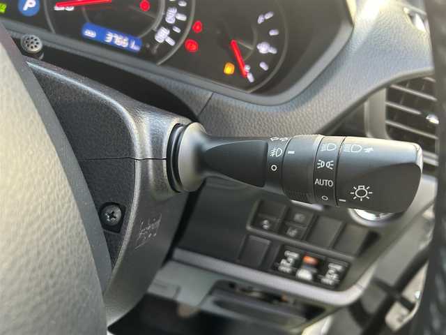 トヨタ ヴォクシー ZS 煌 香川県 2018(平30)年 3.8万km ホワイトパールクリスタルシャイン 社外8インチメモリーナビ/→AM/FM/CD/DVD/Bluetooth/フルセグTV/クルーズコントロール/衝突軽減ブレーキ/レーンキープアシスト/バックカメラ/ETC/アイドリングストップ/両側パワースライドドア/LEDヘッドライト/オートハイビーム/プッシュスタート/スマートキー/革巻きステアリング/ステアリングスイッチ