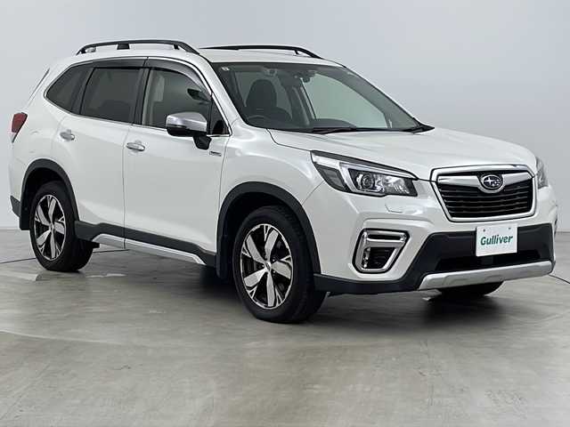 スバル フォレスター ハイブリッド アドバンス 道央・札幌 2019(令1)年 7.2万km クリスタルホワイトP ・ワンオーナー/・4WD/・純正ナビ&BT&DVD&CD/・サイド/バックカメラ/・アイサイト/・プリクラッシュブレーキ/・前側方プリクラッシュブレーキ/・緊急時プリクラッシュステアリング/・後退時ブレーキアシスト/・AT誤発進抑制制御/・AT誤後進抑制制御/・ツーリングアシスト/・全車速追従機能付クルーズコントロール/・定速クルーズコントロール/・車線逸脱抑制/・ふらつき警報/・先行車発進お知らせ機能/・青信号お知らせ機能/・標識認識機能/・電動パーキングブレーキ/・Siドライブ/・X-MODEAWD/・横滑り防止装置/・前席パワーシート/・前席シートヒーター/・ハーフレザーシート/・ステアリングヒーター/・パドルシフト/・ドアミラーヒーター/・電動格納ミラー/・ルーフレール/・LEDヘッドライト/・LEDフォグランプ/・オートライト/・スマートキー