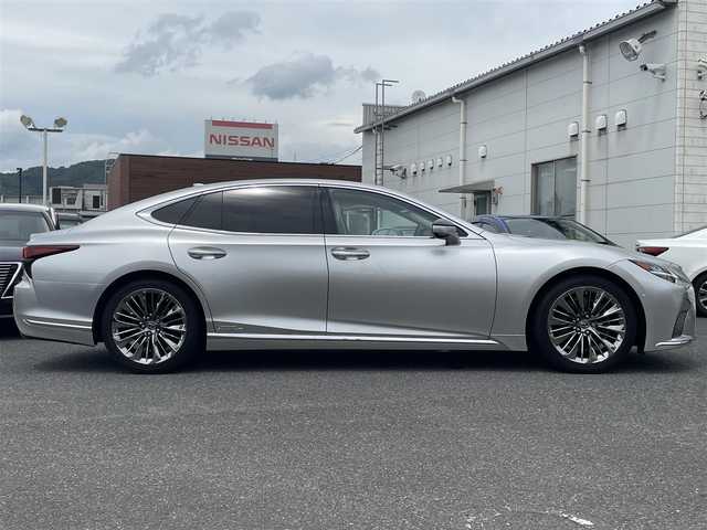 レクサス ＬＳ 500h Iパッケージ 広島県 2021(令3)年 2万km シルバー オプションカラー「銀影ラスター」/サンルーフ/純正ナビ(CD/DVD/フルセグTV/Bluetooth)/全方位モニター/ETC2.0/前後ドライブレコーダー/白本革シート/・シートヒーター(D/N)/・エアシート(D/N)/・パワーシート(D/N)/レーダークルーズコントロール/コーナーセンサー/LEDヘッドライト/オートライト/オートマチックハイビーム/プッシュスタート/スペアキー/ステアリングヒーター/純正フロアマット/純正20インチアルミホイール