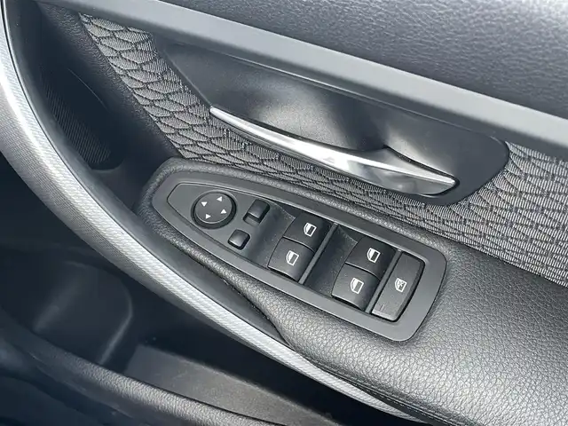 ＢＭＷ ３２０ｄ ブルーパフォーマンス ツーリング Mスポーツ 栃木県 2013(平25)年 5.1万km サファイアブラックP 純正ナビ/AM/FM/AUX/USB/CD/DVD/Bluetooth/ETC/バックカメラ/スマートキー/メモリー機能付パワーシート/コーナーセンサー/HIDオートライト/フロント/リアフォグ/パワーバックドア/横滑り防止装置/純正18インチAW/サイド/カーテンエアバッグ/トノカバー