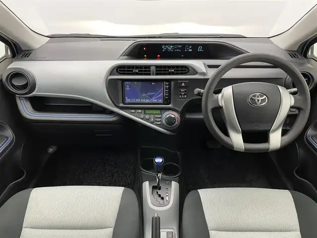 トヨタ アクア S 愛知県 2014(平26)年 5.8万km ライムホワイトパールクリスタルシャイン 純正ナビ　バックカメラ　ＥＴＣ　禁煙車　ＤＶＤ再生　ＴＶ　Ｂｌｕｅｔｏｏｔｈ　プッシュスタート　スマートキー　ＨＩＤヘッドライト　純正フロアマット　オートライト　電動格納ドアミラー　オートエアコン