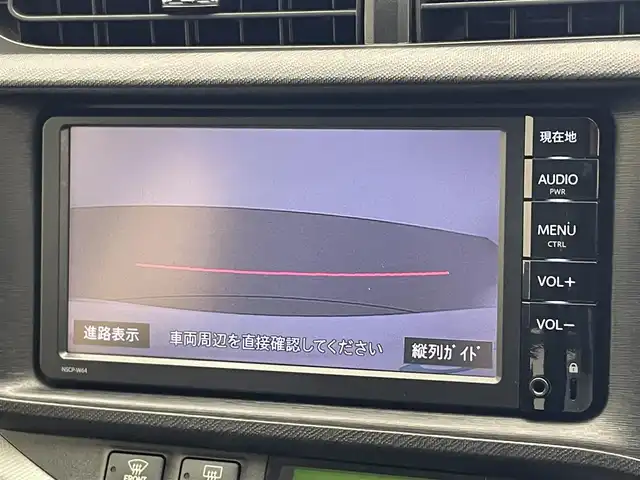 トヨタ アクア S 愛知県 2014(平26)年 5.8万km ライムホワイトパールクリスタルシャイン 純正ナビ　バックカメラ　ＥＴＣ　禁煙車　ＤＶＤ再生　ＴＶ　Ｂｌｕｅｔｏｏｔｈ　プッシュスタート　スマートキー　ＨＩＤヘッドライト　純正フロアマット　オートライト　電動格納ドアミラー　オートエアコン