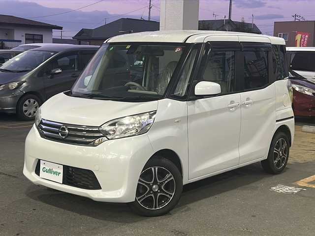 日産 デイズ ルークス 道東・釧路十勝 2014(平26)年 5.5万km ホワイトパール 4WD/禁煙車/メモリナビ/（CD/DVD/TV/USB/SD/iPod)/全方位カメラ/片側パワースライドドア/アイドリングストップ/純正エンジンスターター/ドライブレコーダー/電動格納ミラー/ライトレベライザー/取扱説明書/純正フロアマット/スペアキー1本