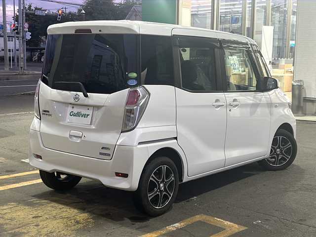 日産 デイズ ルークス 道東・釧路十勝 2014(平26)年 5.5万km ホワイトパール 4WD/禁煙車/メモリナビ/（CD/DVD/TV/USB/SD/iPod)/全方位カメラ/片側パワースライドドア/アイドリングストップ/純正エンジンスターター/ドライブレコーダー/電動格納ミラー/ライトレベライザー/取扱説明書/純正フロアマット/スペアキー1本