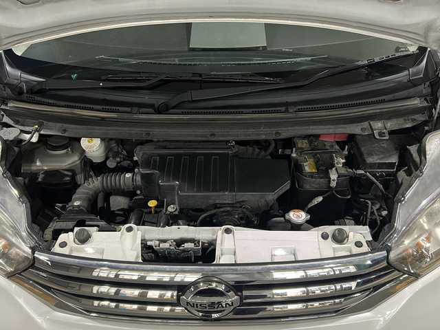 日産 デイズ ルークス 道東・釧路十勝 2014(平26)年 5.5万km ホワイトパール 4WD/禁煙車/メモリナビ/（CD/DVD/TV/USB/SD/iPod)/全方位カメラ/片側パワースライドドア/アイドリングストップ/純正エンジンスターター/ドライブレコーダー/電動格納ミラー/ライトレベライザー/取扱説明書/純正フロアマット/スペアキー1本