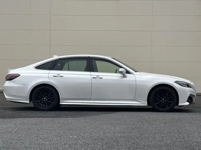 トヨタ クラウン ハイブリッド RS リミテッドⅡ 茨城県 2022(令4)年 4.1万km プレシャスホワイトパール 純正12.3インチオーディオディスプレイ/・BT/・フルセグ/・CD/DVD/BSM/トヨタセーフティセンス（衝突回避支援パッケージ）/・レーダークルーズコントロール/・レーントレーシング/・プリクラッシュセーフティ/・アダプティブハイビーム/・ロードサインアシスト/・先行車発進告知/・ドライバー異常時対応システム/シートベンチレーション/バックカメラ/ビルトインETC/3眼LED/シーケンシャルターンランプ/パワーシート/シートヒーター/エアーシート/前後ドライブレコーダー（TZ-D201）/セーフティレーダー（TZ-R203L）/純正ドアバイザー/純正フロアマット