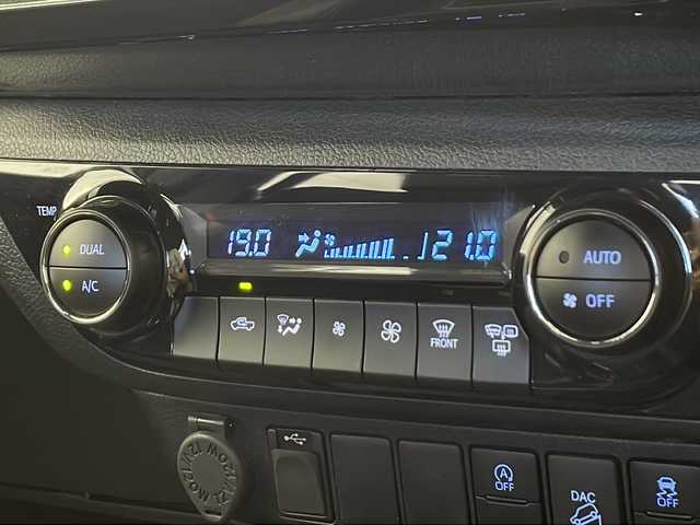 トヨタ ハイラックス Z GRスポーツ 千葉県 2023(令5)年 1.6万km スーパーホワイトⅡ 衝突軽減ブレーキ/レーンキープアシスト/レーダークルーズコントロール/全方位カメラ/純正メモリナビ/（フルセグ/Bluetooth/USB/FM/AM）/ETC/ドライブレコーダー（前後）/アイドリングストップ/ハーフレザーシート/パドルシフト/デジタルインナーミラー/電動格納ミラー/社外フロアマット/LEDヘッドライト/フォグライト/社外サイドバイザー