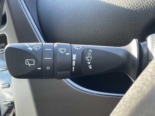 トヨタ プリウス S ツーリングセレ ブラックED 三重県 2022(令4)年 3.1万km プレシャスブラックパール 登録時30125km/トヨタセーフティセンス/　・プリクラッシュセーフティ/　・アダプティブクルーズコントロール/　・レーントレーシングアシスト/　・オートマチックハイビーム/　・ロードサインアシスト/純正ナビ付ディスプレイオーディオ/　・BT/フルセグTV/USB/AppleCarPlay/AndroidAuto/バックカメラ/ビルトインETC/ドラレコ/レザーシート/シートヒーター/純正17インチAW/スマートキー/プッシュスタート