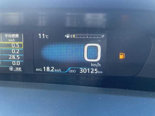 トヨタ プリウス S ツーリングセレ ブラックED 三重県 2022(令4)年 3.1万km プレシャスブラックパール 登録時30125km/トヨタセーフティセンス/　・プリクラッシュセーフティ/　・アダプティブクルーズコントロール/　・レーントレーシングアシスト/　・オートマチックハイビーム/　・ロードサインアシスト/純正ナビ付ディスプレイオーディオ/　・BT/フルセグTV/USB/AppleCarPlay/AndroidAuto/バックカメラ/ビルトインETC/ドラレコ/レザーシート/シートヒーター/純正17インチAW/スマートキー/プッシュスタート