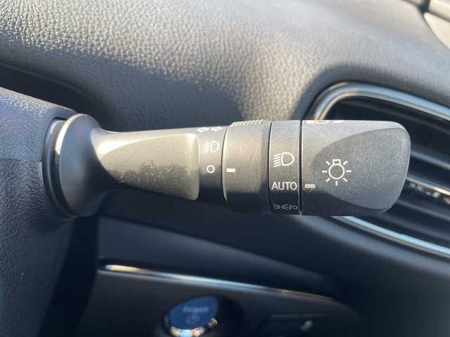 トヨタ プリウス S ツーリングセレ ブラックED 三重県 2022(令4)年 3.1万km プレシャスブラックパール 登録時30125km/トヨタセーフティセンス/　・プリクラッシュセーフティ/　・アダプティブクルーズコントロール/　・レーントレーシングアシスト/　・オートマチックハイビーム/　・ロードサインアシスト/純正ナビ付ディスプレイオーディオ/　・BT/フルセグTV/USB/AppleCarPlay/AndroidAuto/バックカメラ/ビルトインETC/ドラレコ/レザーシート/シートヒーター/純正17インチAW/スマートキー/プッシュスタート