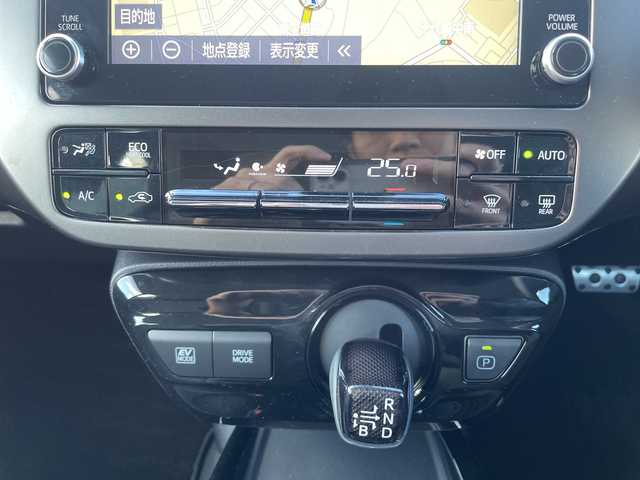 トヨタ プリウス S ツーリングセレ ブラックED 三重県 2022(令4)年 3.1万km プレシャスブラックパール 登録時30125km/トヨタセーフティセンス/　・プリクラッシュセーフティ/　・アダプティブクルーズコントロール/　・レーントレーシングアシスト/　・オートマチックハイビーム/　・ロードサインアシスト/純正ナビ付ディスプレイオーディオ/　・BT/フルセグTV/USB/AppleCarPlay/AndroidAuto/バックカメラ/ビルトインETC/ドラレコ/レザーシート/シートヒーター/純正17インチAW/スマートキー/プッシュスタート