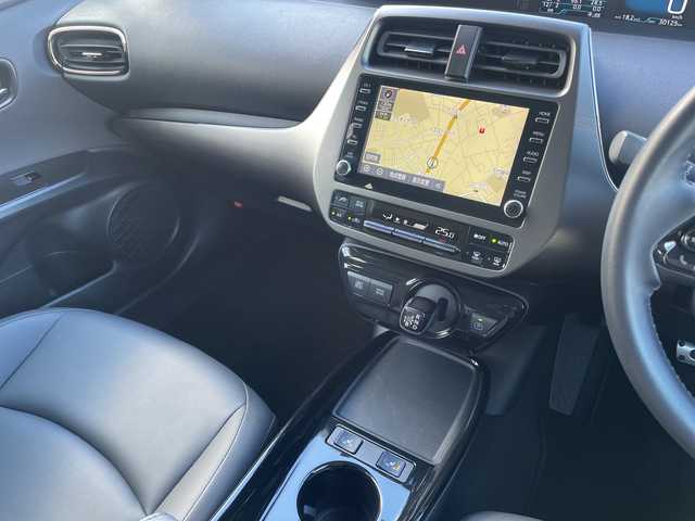 トヨタ プリウス S ツーリングセレ ブラックED 三重県 2022(令4)年 3.1万km プレシャスブラックパール 登録時30125km/トヨタセーフティセンス/　・プリクラッシュセーフティ/　・アダプティブクルーズコントロール/　・レーントレーシングアシスト/　・オートマチックハイビーム/　・ロードサインアシスト/純正ナビ付ディスプレイオーディオ/　・BT/フルセグTV/USB/AppleCarPlay/AndroidAuto/バックカメラ/ビルトインETC/ドラレコ/レザーシート/シートヒーター/純正17インチAW/スマートキー/プッシュスタート