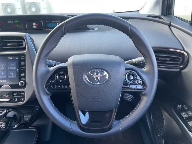 トヨタ プリウス S ツーリングセレ ブラックED 三重県 2022(令4)年 3.1万km プレシャスブラックパール 登録時30125km/トヨタセーフティセンス/　・プリクラッシュセーフティ/　・アダプティブクルーズコントロール/　・レーントレーシングアシスト/　・オートマチックハイビーム/　・ロードサインアシスト/純正ナビ付ディスプレイオーディオ/　・BT/フルセグTV/USB/AppleCarPlay/AndroidAuto/バックカメラ/ビルトインETC/ドラレコ/レザーシート/シートヒーター/純正17インチAW/スマートキー/プッシュスタート