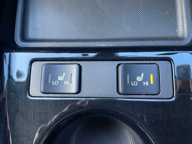 トヨタ プリウス S ツーリングセレ ブラックED 三重県 2022(令4)年 3.1万km プレシャスブラックパール 登録時30125km/トヨタセーフティセンス/　・プリクラッシュセーフティ/　・アダプティブクルーズコントロール/　・レーントレーシングアシスト/　・オートマチックハイビーム/　・ロードサインアシスト/純正ナビ付ディスプレイオーディオ/　・BT/フルセグTV/USB/AppleCarPlay/AndroidAuto/バックカメラ/ビルトインETC/ドラレコ/レザーシート/シートヒーター/純正17インチAW/スマートキー/プッシュスタート