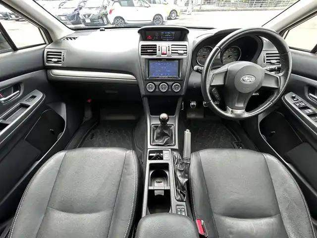 スバル インプレッサ スポーツ 1．6i－L 愛媛県 2012(平24)年 14.4万km サテンホワイトパール carrozzeria7型ナビ/黒革温電動シート/STiシフトノブ/STiフロントスポイラー/プッシュスタート/純正ラバーマット/ETC/横滑り防止装置/シガーソケット/ISOFIX/現状サマー(純正AW)(195/65/R15)/禁煙車