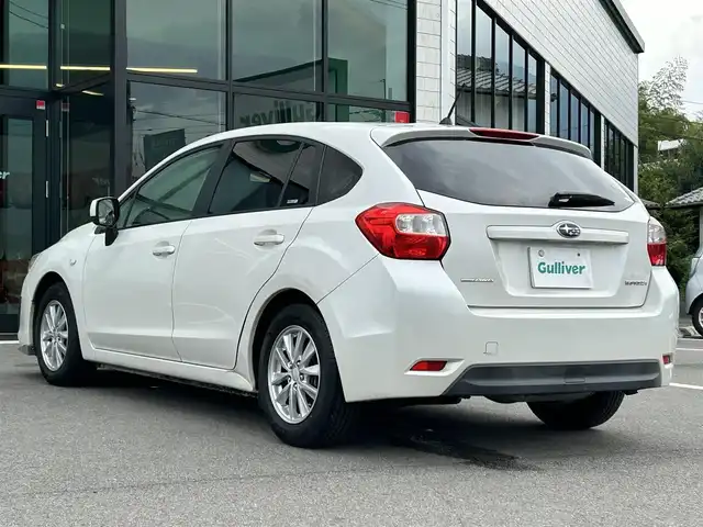 スバル インプレッサ スポーツ 1．6i－L 愛媛県 2012(平24)年 14.4万km サテンホワイトパール carrozzeria7型ナビ/黒革温電動シート/STiシフトノブ/STiフロントスポイラー/プッシュスタート/純正ラバーマット/ETC/横滑り防止装置/シガーソケット/ISOFIX/現状サマー(純正AW)(195/65/R15)/禁煙車