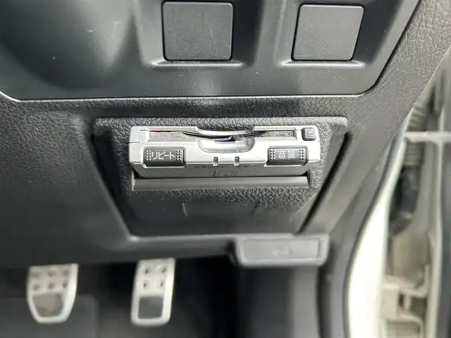 スバル インプレッサ スポーツ 1．6i－L 愛媛県 2012(平24)年 14.4万km サテンホワイトパール carrozzeria7型ナビ/黒革温電動シート/STiシフトノブ/STiフロントスポイラー/プッシュスタート/純正ラバーマット/ETC/横滑り防止装置/シガーソケット/ISOFIX/現状サマー(純正AW)(195/65/R15)/禁煙車