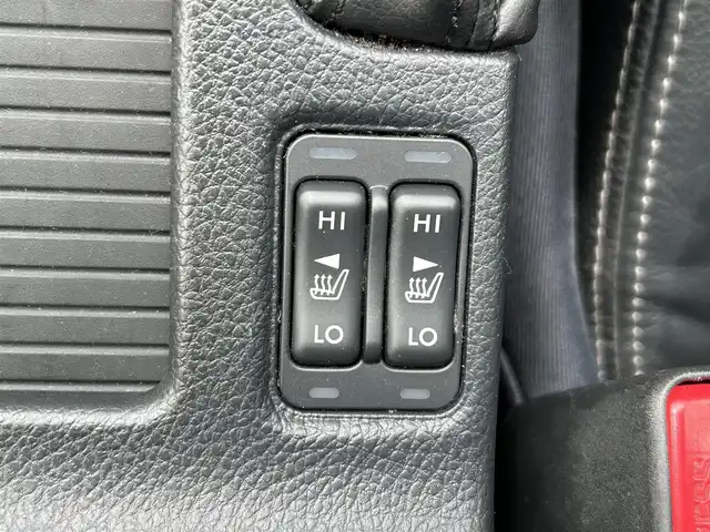 スバル インプレッサ スポーツ 1．6i－L 愛媛県 2012(平24)年 14.4万km サテンホワイトパール carrozzeria7型ナビ/黒革温電動シート/STiシフトノブ/STiフロントスポイラー/プッシュスタート/純正ラバーマット/ETC/横滑り防止装置/シガーソケット/ISOFIX/現状サマー(純正AW)(195/65/R15)/禁煙車