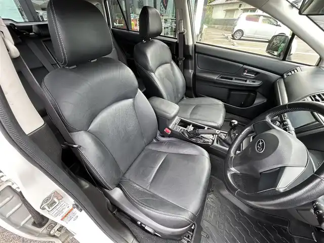 スバル インプレッサ スポーツ 1．6i－L 愛媛県 2012(平24)年 14.4万km サテンホワイトパール carrozzeria7型ナビ/黒革温電動シート/STiシフトノブ/STiフロントスポイラー/プッシュスタート/純正ラバーマット/ETC/横滑り防止装置/シガーソケット/ISOFIX/現状サマー(純正AW)(195/65/R15)/禁煙車