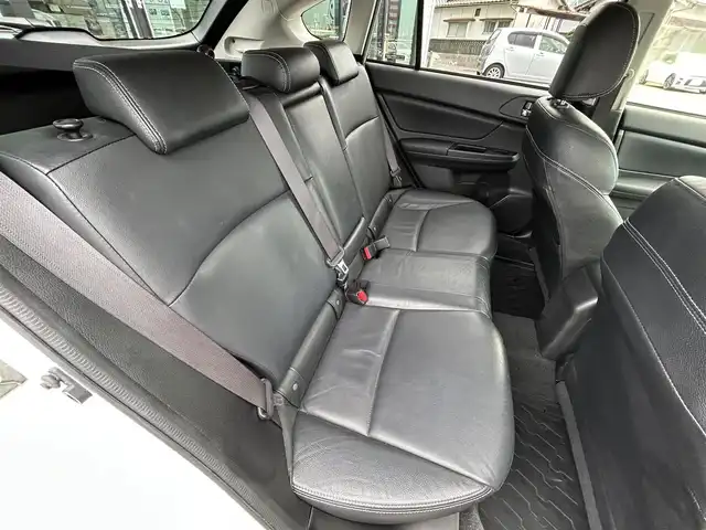 スバル インプレッサ スポーツ 1．6i－L 愛媛県 2012(平24)年 14.4万km サテンホワイトパール carrozzeria7型ナビ/黒革温電動シート/STiシフトノブ/STiフロントスポイラー/プッシュスタート/純正ラバーマット/ETC/横滑り防止装置/シガーソケット/ISOFIX/現状サマー(純正AW)(195/65/R15)/禁煙車