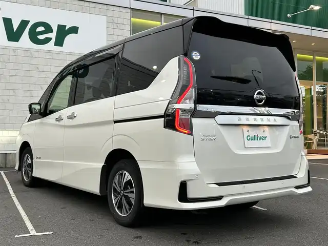 日産 セレナ e－パワー ハイウェイスター V 静岡県 2022(令4)年 2.4万km ブリリアントホワイトパール 2トーン ワンオーナー/社外ディスプレイオーディオ/(BT/iPod/AppleCarPlay/AndroidAuto/CD)/アラウンドビューモニター/プロパイロット/インテリジェントルームミラー/前席シートヒーター/ステアリングヒーター/電動パーキング/オートブレーキホールド/横滑り防止装置/レーンキープアシスト/盗難防止装置/衝突被害軽減システム/両側パワースライド/ドライブレコーダー/ビルトインETC/プッシュスタート/スマートキー/スペアキー×1/LEDオートライト/オートマチックハイビーム/純正15インチアルミホイール/純正フロアマット/取扱説明書/保証書