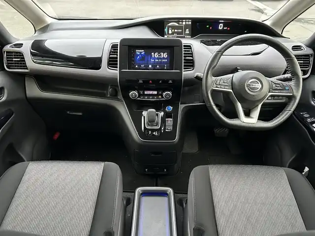 日産 セレナ e－パワー ハイウェイスター V 静岡県 2022(令4)年 2.4万km ブリリアントホワイトパール 2トーン ワンオーナー/社外ディスプレイオーディオ/(BT/iPod/AppleCarPlay/AndroidAuto/CD)/アラウンドビューモニター/プロパイロット/インテリジェントルームミラー/前席シートヒーター/ステアリングヒーター/電動パーキング/オートブレーキホールド/横滑り防止装置/レーンキープアシスト/盗難防止装置/衝突被害軽減システム/両側パワースライド/ドライブレコーダー/ビルトインETC/プッシュスタート/スマートキー/スペアキー×1/LEDオートライト/オートマチックハイビーム/純正15インチアルミホイール/純正フロアマット/取扱説明書/保証書