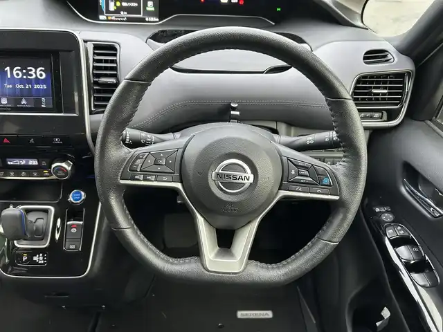 日産 セレナ e－パワー ハイウェイスター V 静岡県 2022(令4)年 2.4万km ブリリアントホワイトパール 2トーン ワンオーナー/社外ディスプレイオーディオ/(BT/iPod/AppleCarPlay/AndroidAuto/CD)/アラウンドビューモニター/プロパイロット/インテリジェントルームミラー/前席シートヒーター/ステアリングヒーター/電動パーキング/オートブレーキホールド/横滑り防止装置/レーンキープアシスト/盗難防止装置/衝突被害軽減システム/両側パワースライド/ドライブレコーダー/ビルトインETC/プッシュスタート/スマートキー/スペアキー×1/LEDオートライト/オートマチックハイビーム/純正15インチアルミホイール/純正フロアマット/取扱説明書/保証書