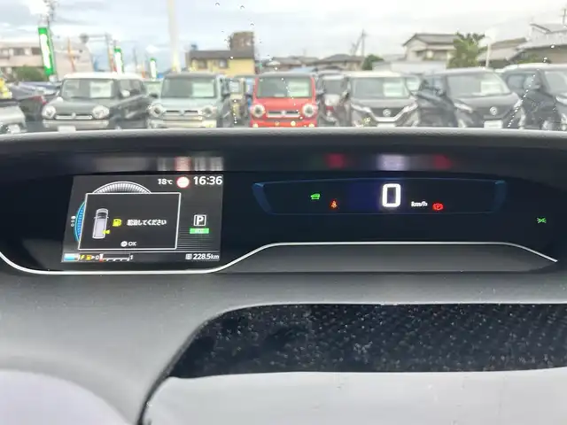 日産 セレナ e－パワー ハイウェイスター V 静岡県 2022(令4)年 2.4万km ブリリアントホワイトパール 2トーン ワンオーナー/社外ディスプレイオーディオ/(BT/iPod/AppleCarPlay/AndroidAuto/CD)/アラウンドビューモニター/プロパイロット/インテリジェントルームミラー/前席シートヒーター/ステアリングヒーター/電動パーキング/オートブレーキホールド/横滑り防止装置/レーンキープアシスト/盗難防止装置/衝突被害軽減システム/両側パワースライド/ドライブレコーダー/ビルトインETC/プッシュスタート/スマートキー/スペアキー×1/LEDオートライト/オートマチックハイビーム/純正15インチアルミホイール/純正フロアマット/取扱説明書/保証書