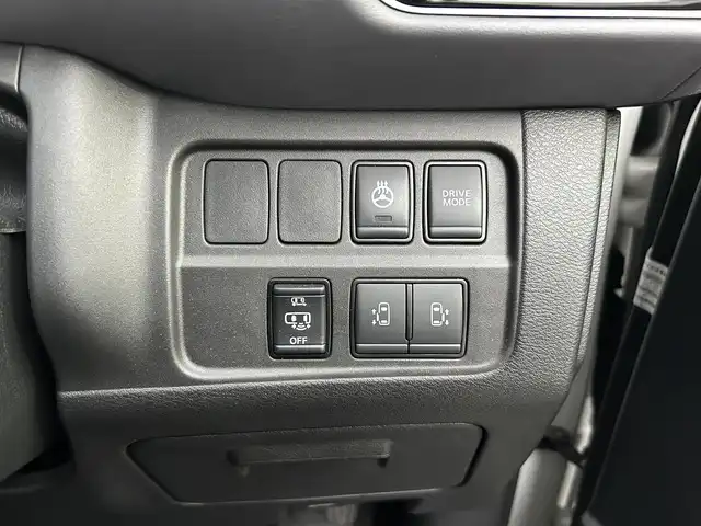 日産 セレナ e－パワー ハイウェイスター V 静岡県 2022(令4)年 2.4万km ブリリアントホワイトパール 2トーン ワンオーナー/社外ディスプレイオーディオ/(BT/iPod/AppleCarPlay/AndroidAuto/CD)/アラウンドビューモニター/プロパイロット/インテリジェントルームミラー/前席シートヒーター/ステアリングヒーター/電動パーキング/オートブレーキホールド/横滑り防止装置/レーンキープアシスト/盗難防止装置/衝突被害軽減システム/両側パワースライド/ドライブレコーダー/ビルトインETC/プッシュスタート/スマートキー/スペアキー×1/LEDオートライト/オートマチックハイビーム/純正15インチアルミホイール/純正フロアマット/取扱説明書/保証書