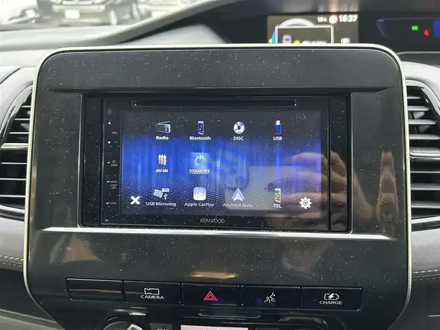 日産 セレナ e－パワー ハイウェイスター V 静岡県 2022(令4)年 2.4万km ブリリアントホワイトパール 2トーン ワンオーナー/社外ディスプレイオーディオ/(BT/iPod/AppleCarPlay/AndroidAuto/CD)/アラウンドビューモニター/プロパイロット/インテリジェントルームミラー/前席シートヒーター/ステアリングヒーター/電動パーキング/オートブレーキホールド/横滑り防止装置/レーンキープアシスト/盗難防止装置/衝突被害軽減システム/両側パワースライド/ドライブレコーダー/ビルトインETC/プッシュスタート/スマートキー/スペアキー×1/LEDオートライト/オートマチックハイビーム/純正15インチアルミホイール/純正フロアマット/取扱説明書/保証書