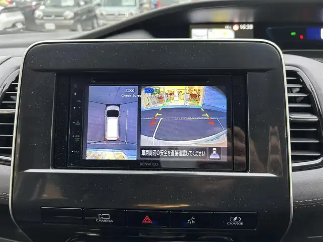 日産 セレナ e－パワー ハイウェイスター V 静岡県 2022(令4)年 2.4万km ブリリアントホワイトパール 2トーン ワンオーナー/社外ディスプレイオーディオ/(BT/iPod/AppleCarPlay/AndroidAuto/CD)/アラウンドビューモニター/プロパイロット/インテリジェントルームミラー/前席シートヒーター/ステアリングヒーター/電動パーキング/オートブレーキホールド/横滑り防止装置/レーンキープアシスト/盗難防止装置/衝突被害軽減システム/両側パワースライド/ドライブレコーダー/ビルトインETC/プッシュスタート/スマートキー/スペアキー×1/LEDオートライト/オートマチックハイビーム/純正15インチアルミホイール/純正フロアマット/取扱説明書/保証書