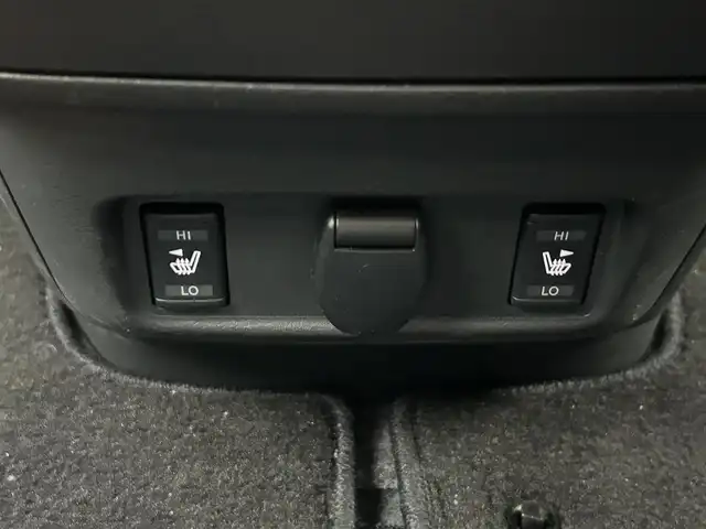 日産 セレナ e－パワー ハイウェイスター V 静岡県 2022(令4)年 2.4万km ブリリアントホワイトパール 2トーン ワンオーナー/社外ディスプレイオーディオ/(BT/iPod/AppleCarPlay/AndroidAuto/CD)/アラウンドビューモニター/プロパイロット/インテリジェントルームミラー/前席シートヒーター/ステアリングヒーター/電動パーキング/オートブレーキホールド/横滑り防止装置/レーンキープアシスト/盗難防止装置/衝突被害軽減システム/両側パワースライド/ドライブレコーダー/ビルトインETC/プッシュスタート/スマートキー/スペアキー×1/LEDオートライト/オートマチックハイビーム/純正15インチアルミホイール/純正フロアマット/取扱説明書/保証書