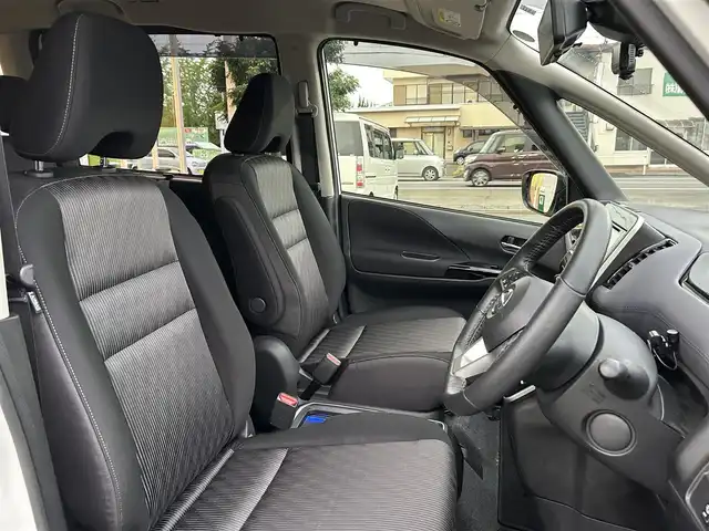 日産 セレナ e－パワー ハイウェイスター V 静岡県 2022(令4)年 2.4万km ブリリアントホワイトパール 2トーン ワンオーナー/社外ディスプレイオーディオ/(BT/iPod/AppleCarPlay/AndroidAuto/CD)/アラウンドビューモニター/プロパイロット/インテリジェントルームミラー/前席シートヒーター/ステアリングヒーター/電動パーキング/オートブレーキホールド/横滑り防止装置/レーンキープアシスト/盗難防止装置/衝突被害軽減システム/両側パワースライド/ドライブレコーダー/ビルトインETC/プッシュスタート/スマートキー/スペアキー×1/LEDオートライト/オートマチックハイビーム/純正15インチアルミホイール/純正フロアマット/取扱説明書/保証書