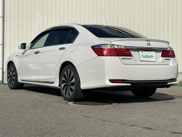 ホンダ アコード ハイブリッド LX 富山県 2014(平26)年 10.2万km ホワイトオーキッドパール ワンオーナー／/メーカーナビ／/フルセグＴＶ／/Ｂｌｕｅｔｏｏｔｈ／/ＤＶＤ再生／/バックカメラ／/前席パワーシート／/クルーズコントロール／/ステアスイッチ／/スマートキー／/プッシュスタート／/ＨＩＤオートライト/フォグライト
