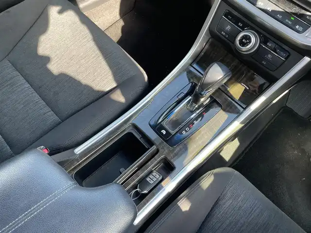 ホンダ アコード ハイブリッド LX 富山県 2014(平26)年 10.2万km ホワイトオーキッドパール ワンオーナー／/メーカーナビ／/フルセグＴＶ／/Ｂｌｕｅｔｏｏｔｈ／/ＤＶＤ再生／/バックカメラ／/前席パワーシート／/クルーズコントロール／/ステアスイッチ／/スマートキー／/プッシュスタート／/ＨＩＤオートライト/フォグライト