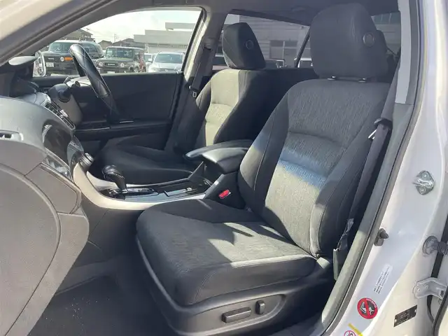 ホンダ アコード ハイブリッド LX 富山県 2014(平26)年 10.2万km ホワイトオーキッドパール ワンオーナー／/メーカーナビ／/フルセグＴＶ／/Ｂｌｕｅｔｏｏｔｈ／/ＤＶＤ再生／/バックカメラ／/前席パワーシート／/クルーズコントロール／/ステアスイッチ／/スマートキー／/プッシュスタート／/ＨＩＤオートライト/フォグライト