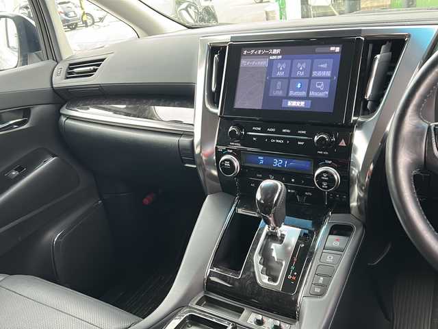 トヨタ アルファード S Cパッケージ 岐阜県 2020(令2)年 5.4万km パール 登録時走行距離53968km/純正ナビ/バックモニター/レザーシート/両側パワースライドドア/オットマン/ドアバイザー/ハンドルヒーター/シートヒーター/エアーシート/純正アルミ/純正フロアマット/パワーシート/禁煙車/ビルトインETC/スマートキー/プッシュスタート/LEDヘッドライト/オートマチックハイビーム/格納ミラー/オートホールド