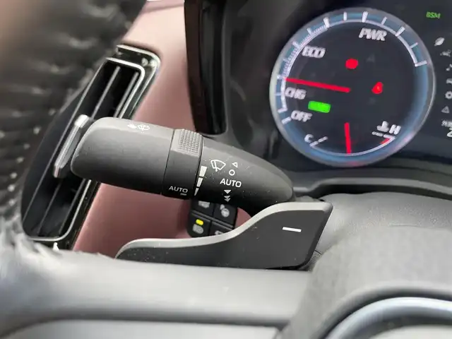 トヨタ クラウン ハイブリッド RS アドバンス 千葉県 2019(令1)年 6.7万km ホワイトパールクリスタルシャイン トヨタセーフティーセンス/・プリクラッシュセーフティー/・レーンディパーチャーアラート/・リヤクロストラフィックアラート/・リヤカメラディテクション/・ロードサインアシスト/・ブラインドスポットモニター/・パーキングサポートブレーキ/純正メーカーオプションナビ/・CD/DVD/MSV/Bluetooth/フルセグ/パノラミックビューカメラ/デジタルインナーミラー/パーキングアシスト/アダプティブクルーズコントロール/前後コーナーセンサー/パドルシフト/ヘッドアップディスプレイ/スマートキー/トランクイージークローザー/純正LEDヘッドライト/フォグランプ/純正18インチアルミホイール/社外前後ドライブレコーダー/ビルトインETC/本革巻きステアリング/ドアバイザー/サイド＆カーテンエアバッグ