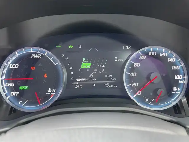 トヨタ クラウン ハイブリッド RS アドバンス 千葉県 2019(令1)年 6.7万km ホワイトパールクリスタルシャイン トヨタセーフティーセンス/・プリクラッシュセーフティー/・レーンディパーチャーアラート/・リヤクロストラフィックアラート/・リヤカメラディテクション/・ロードサインアシスト/・ブラインドスポットモニター/・パーキングサポートブレーキ/純正メーカーオプションナビ/・CD/DVD/MSV/Bluetooth/フルセグ/パノラミックビューカメラ/デジタルインナーミラー/パーキングアシスト/アダプティブクルーズコントロール/前後コーナーセンサー/パドルシフト/ヘッドアップディスプレイ/スマートキー/トランクイージークローザー/純正LEDヘッドライト/フォグランプ/純正18インチアルミホイール/社外前後ドライブレコーダー/ビルトインETC/本革巻きステアリング/ドアバイザー/サイド＆カーテンエアバッグ